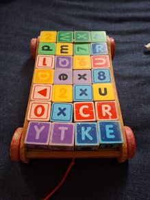 Trailer of 28 building blocks
