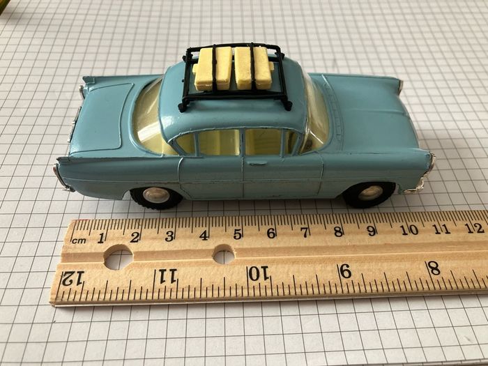 Spot on. 1:42. Vauxhall Cresta. With luggage. Mint condition.