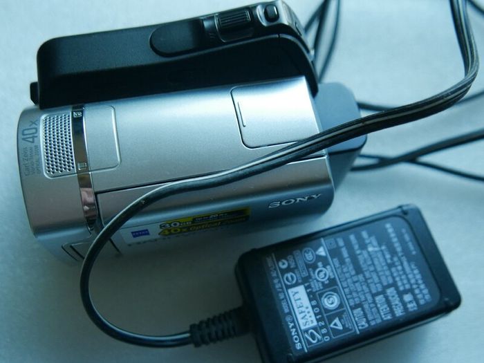 Sony Handycam DCR-SR35E 30GB HDD Camcorder, Y2K Digicam, Retro Video Camera, Carl Zeiss 40x Zoom, Vintage Digital Handycam