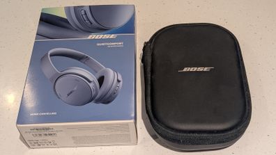 As new - Bose quietcomfort with hard case