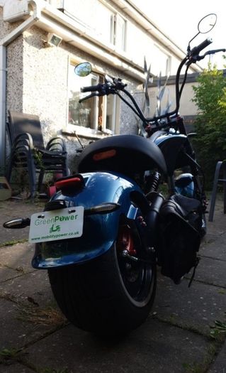 Fully Electric Chopper/Harley looks like a motorbike with matching side boxes