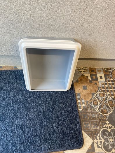 cat litter box