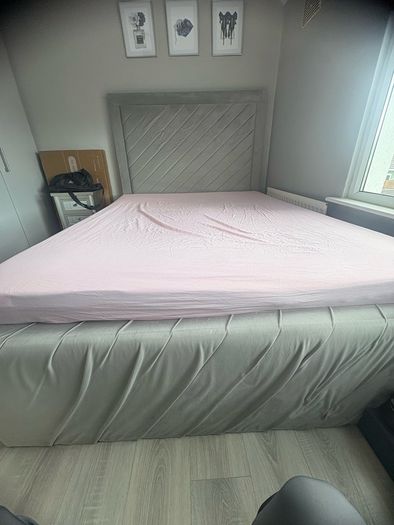 kingsize bed and mattress