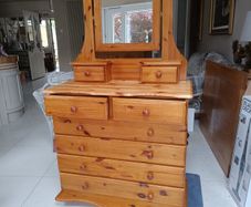 chest of drawers