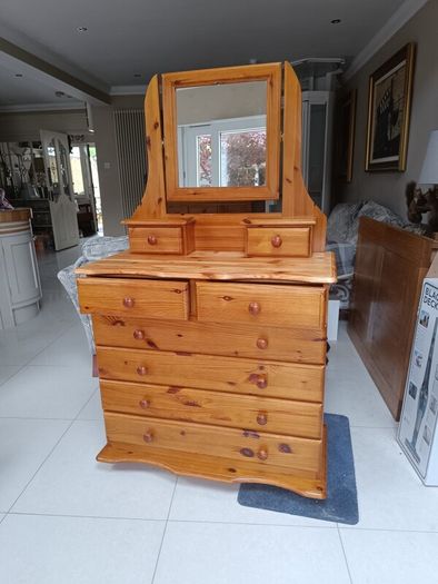 chest of drawers