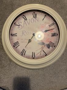 Cream floral clock