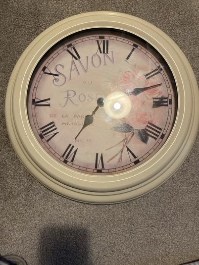 Cream floral clock