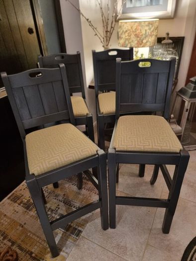 Beautiful Kitchen Island Stools x 4