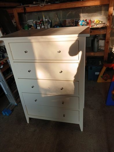 chest of drawers