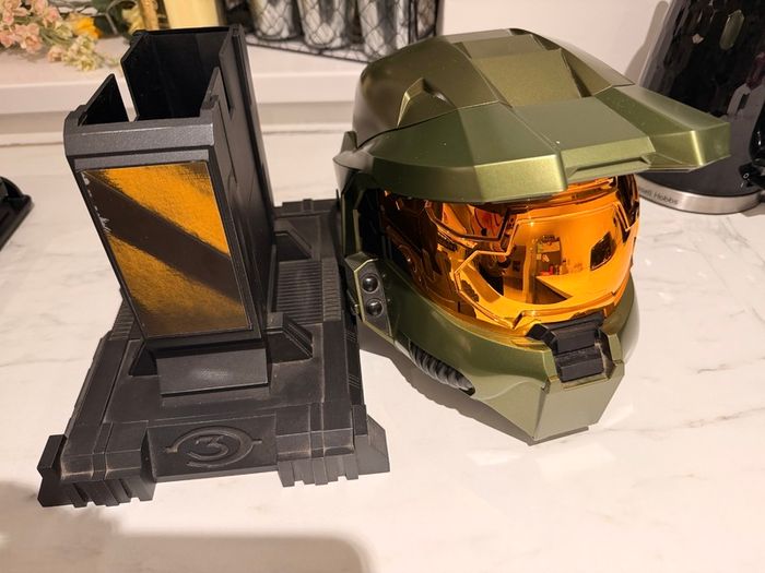 Halo 3 master chief helmet and stand