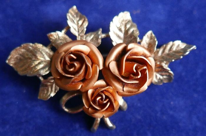 Vintage  Rose  Brooch