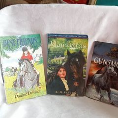 Children horse stories X 3 in perfect condition