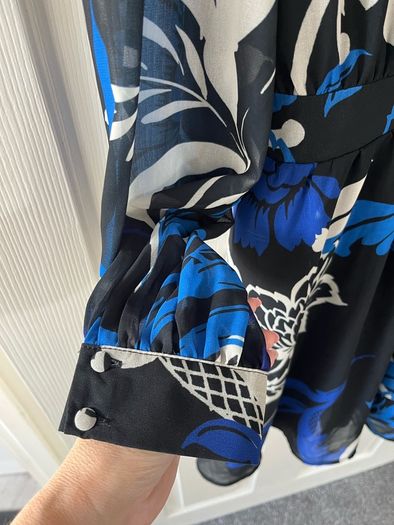 Lipsy Dress in Size 12 - worn only once, gorgeous shades of blue on black background