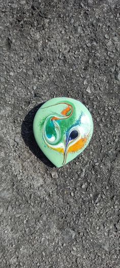 Vintage jewelry is sold individually for 5 to 10 euros.