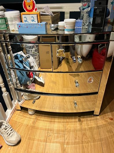 free  bedroom drawers / lockers