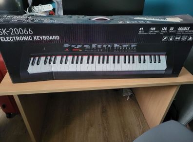 61 Key Electronic Keyboard