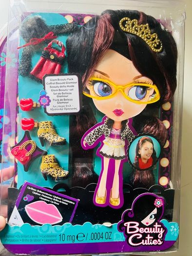 2006 Mattel Rockabelle Beauty Cuties Fashion Doll plus extras