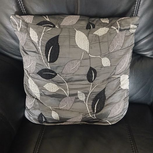 90x90 curtains and 4 cushion covers to match 17x17