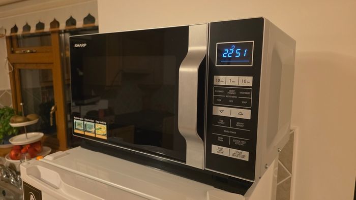 Sharp 23L 900W Solo Flatbed Microwave