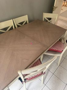 Dining table and 6 chairs extends to seat 8