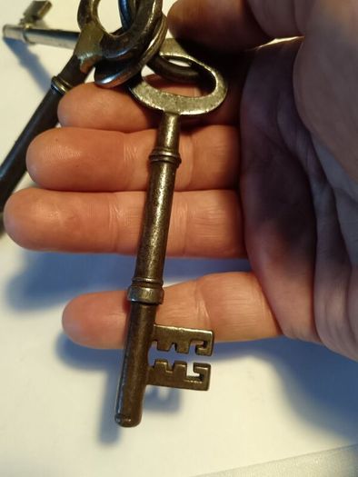 18 Georgian and Victorian Keys