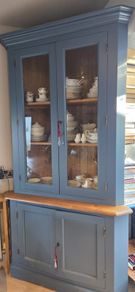 Strawbridge Corner Unit