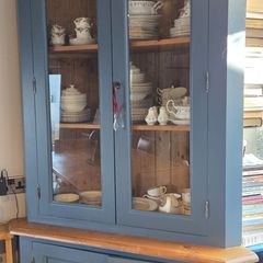 Strawbridge Corner Unit