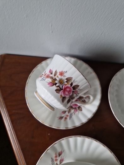 Cups & saucers