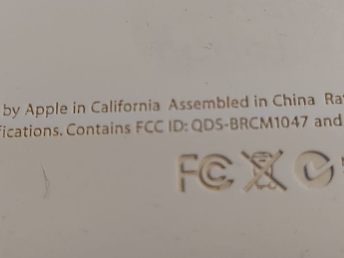Vintage Apple MacBOOK, account password locked, in excellent cosmetic condition, excellent Battery
