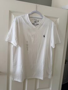New Polo Ralph Lauren Men's V-Neck T-Shirt in White - size medium