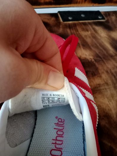 Adidas gazzel red size 3