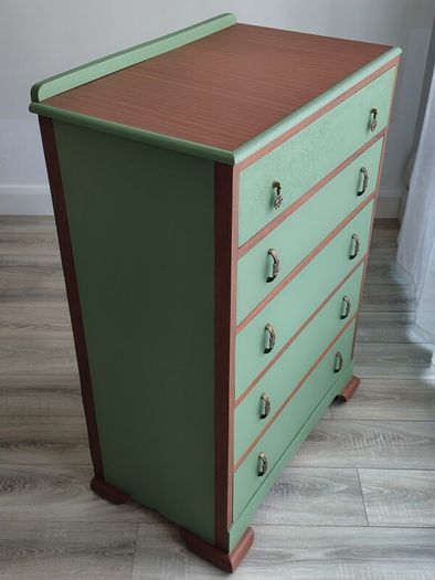 Vintage chest of drawers