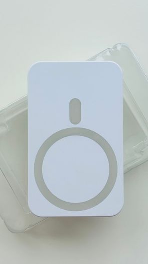 Premium 10000mAh Magnetic Wireless Power Bank with Built-in Cables and Stand - White - Brand New - 15W MagSafe & 22.5W Fast Charge