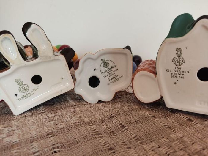 Vintage porcelain figurines family of balloon sellers by Royal Doultot . 85 euro each