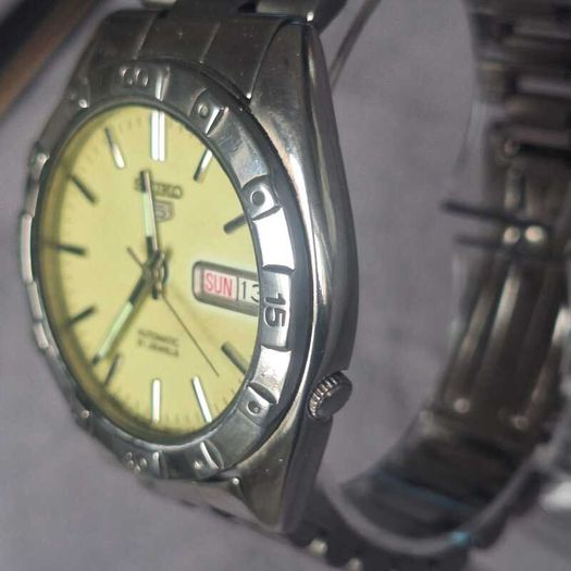 Vintage Seiko 5 Automatic 21 Jewels Mens Watch