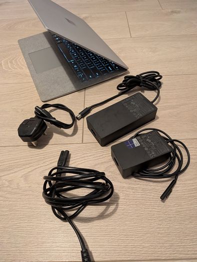 Microsoft Surface Laptop 1 + Genuine Docking station