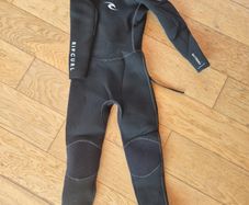 Immaculate Ripcurl Junior Wetsuit 10 yrs