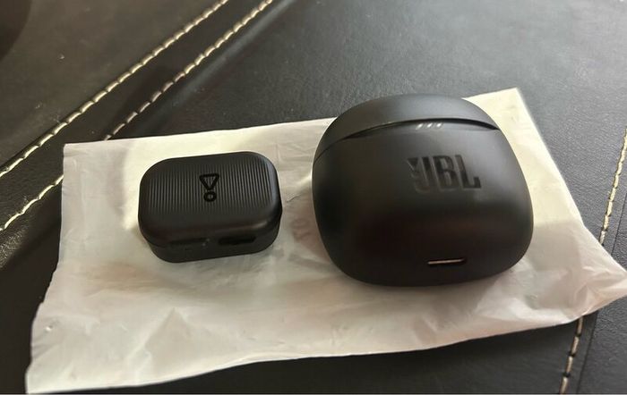 JBL Tune Flex 2 earbuds