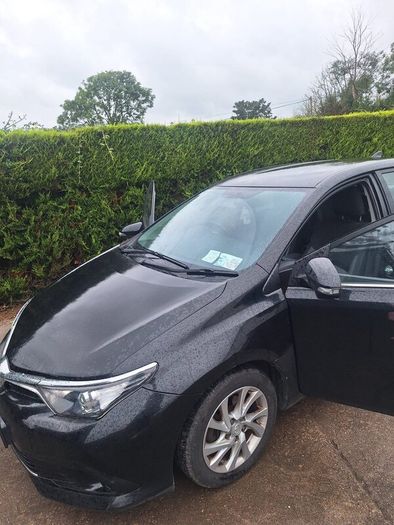 Black Toyota Auris 2016