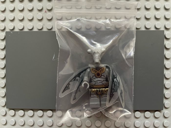 lego Star Wars sw0382 Geonosian Zombie minifigure - Dark Bluish Gray, with Wings