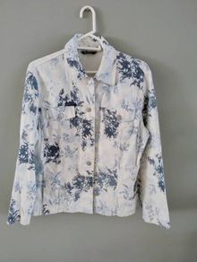 Denim floral design jacket UK size 14 in good condition see last three photos for exact measurements FREE STANDARD POSTAGE INCLUDED