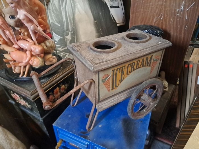 Vintage Display Ice Cream Cart