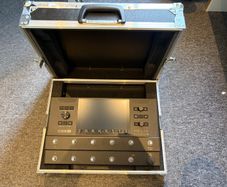 Line 6 Helix Stadium guitar processor in Thon flight case