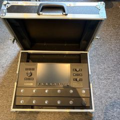 Line 6 Helix Stadium guitar processor in Thon flight case