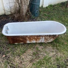 Cast iron bath