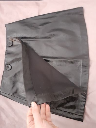 Short black skirt faux leather (Stradivarius size 34)
