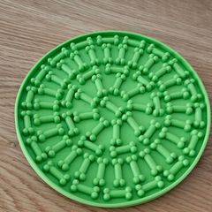 Round Silicone Pet Lick Mat . Green (15cm)
