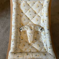 Charlie Crane LEVO baby rocker Beech Wood in Mimosa Print
