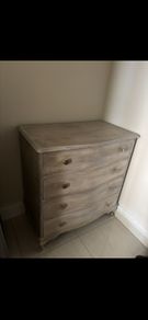 chest of drawers