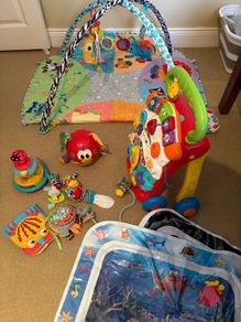 Baby toys and play mat